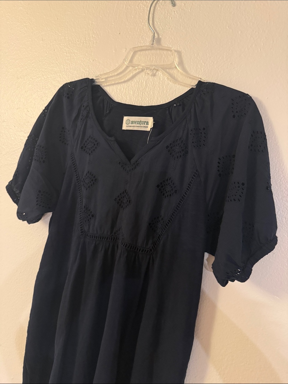 AVENTURA dress cutout detail